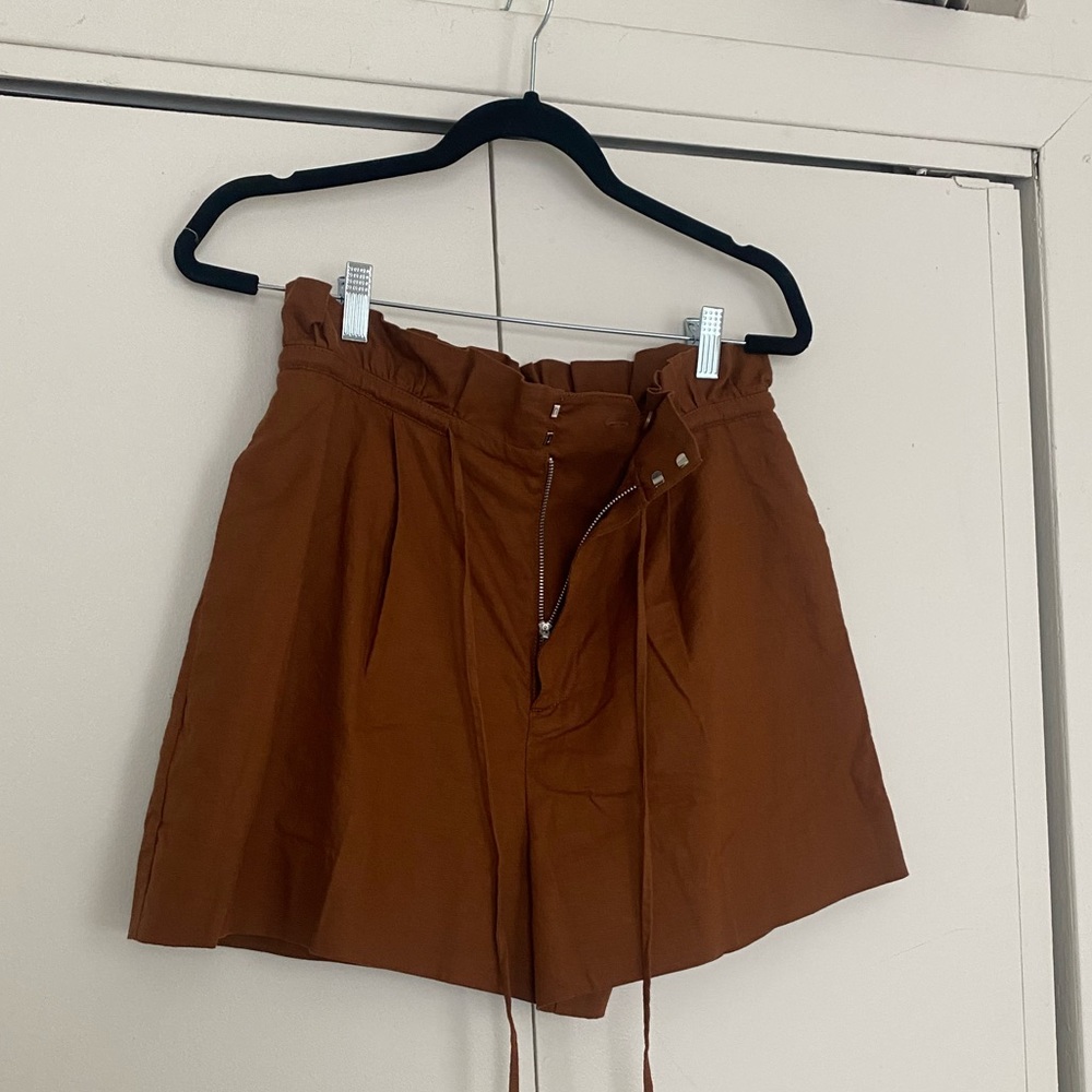 L'Academie High-Waist Paperbag Shorts in Brown - Picture 4 of 9